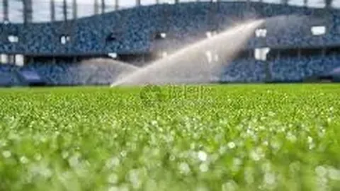 国足后防新锐邵佳一表现抢眼，青岛西海岸弟子以101次抢断领跑，成国家队防守首选热门！