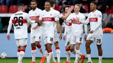 “欢歌颂声献挚爱，青歌盛宴感恩回馈粉丝情谊”